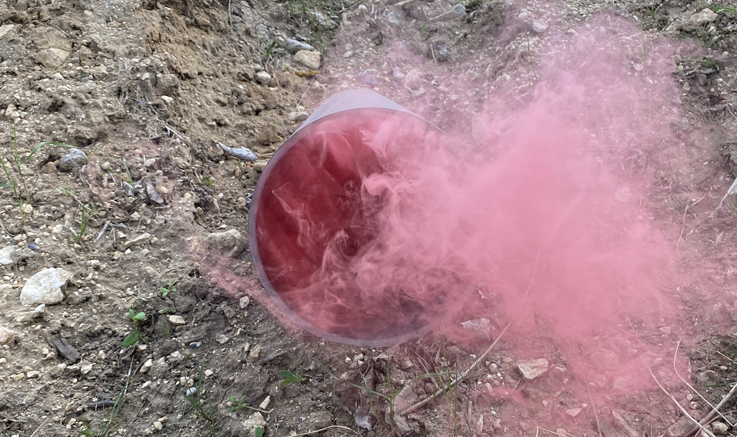 Smoke bombs, a versatile tracing tool in building